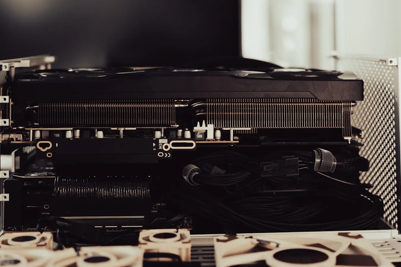 Вътрешни компоненти на настолен компютър